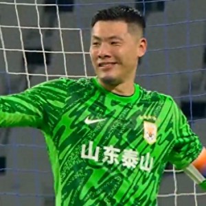 王大雷尴尬一战！被对手角球破门，送点+扑点脱手，仰面长叹